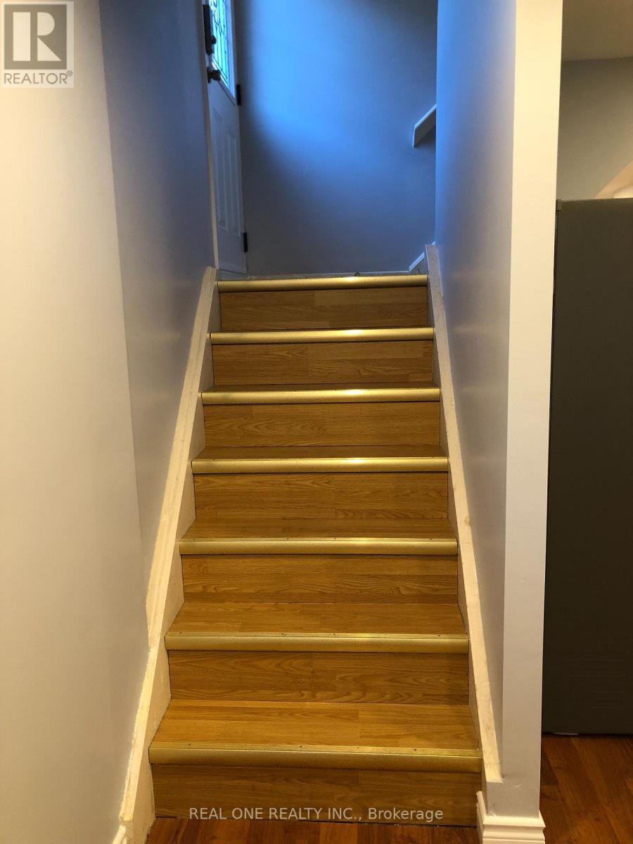 Lower - 1161 Shadeland Drive, Mississauga, Ontario  L5C 1P2 - Photo 3 - W12694028