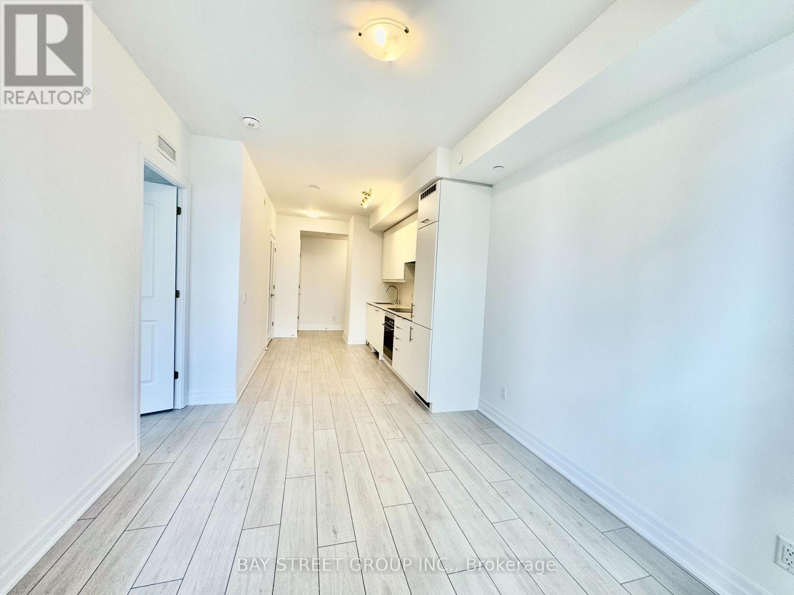 2406 - 30 Elm Drive W, Mississauga, Ontario  L5B 0N6 - Photo 10 - W12694040