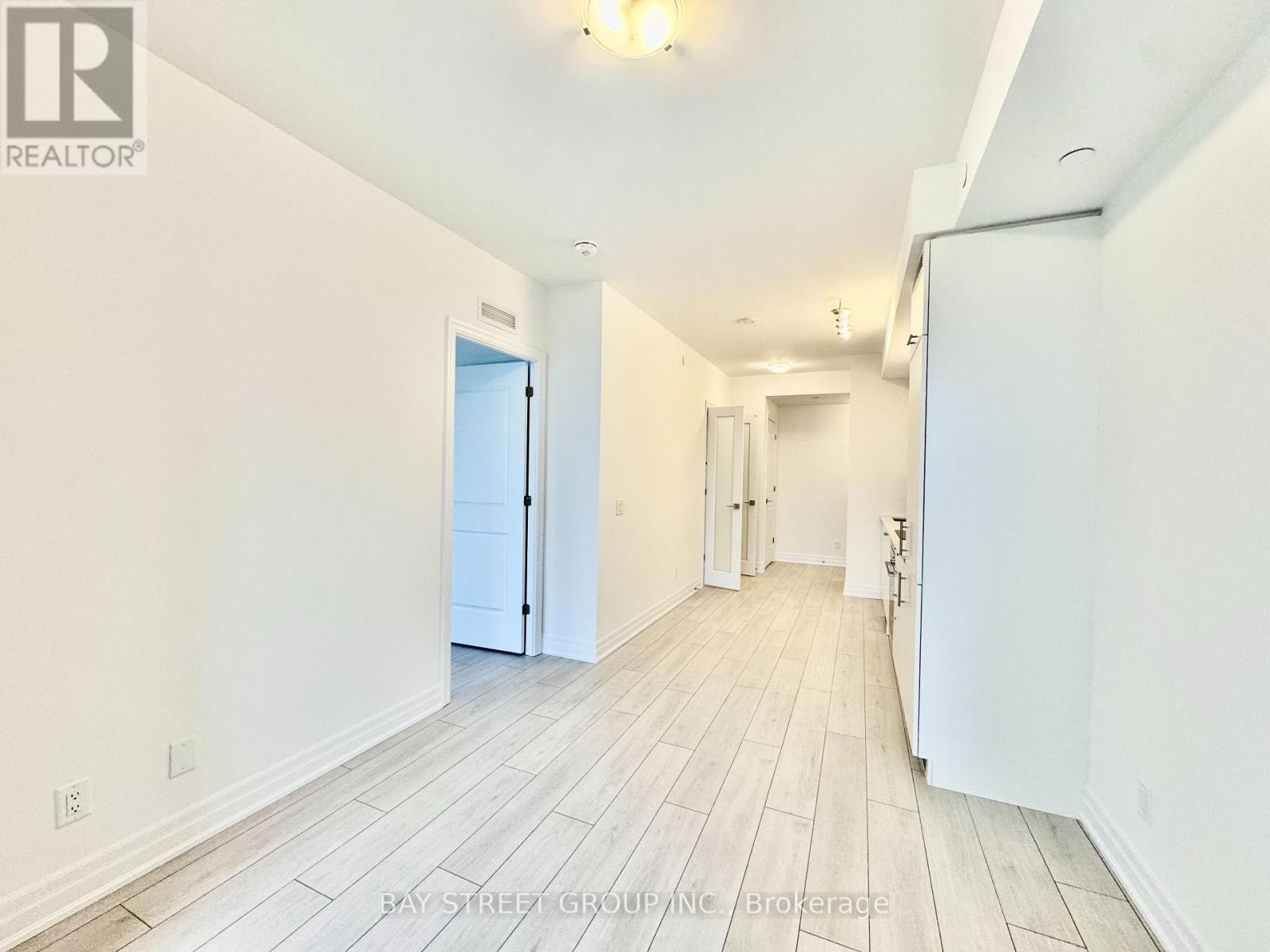 2406 - 30 Elm Drive W, Mississauga, Ontario  L5B 0N6 - Photo 13 - W12694040