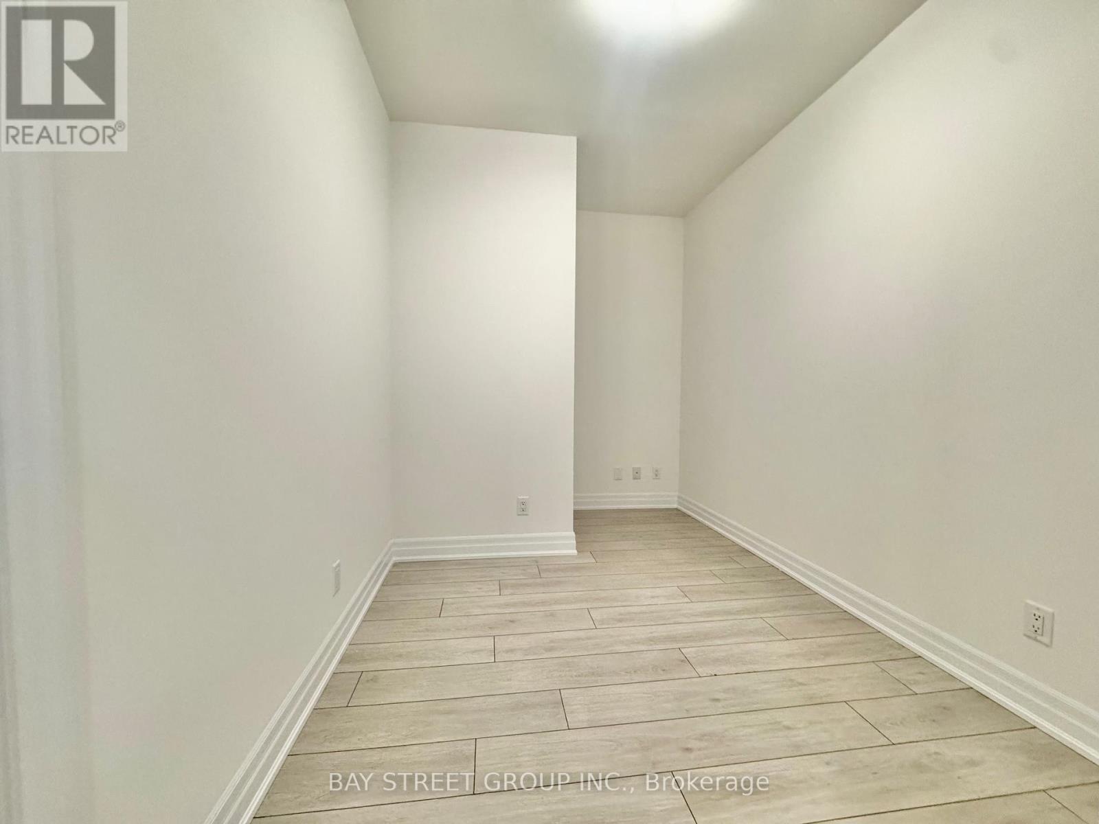 2406 - 30 Elm Drive W, Mississauga, Ontario  L5B 0N6 - Photo 15 - W12694040