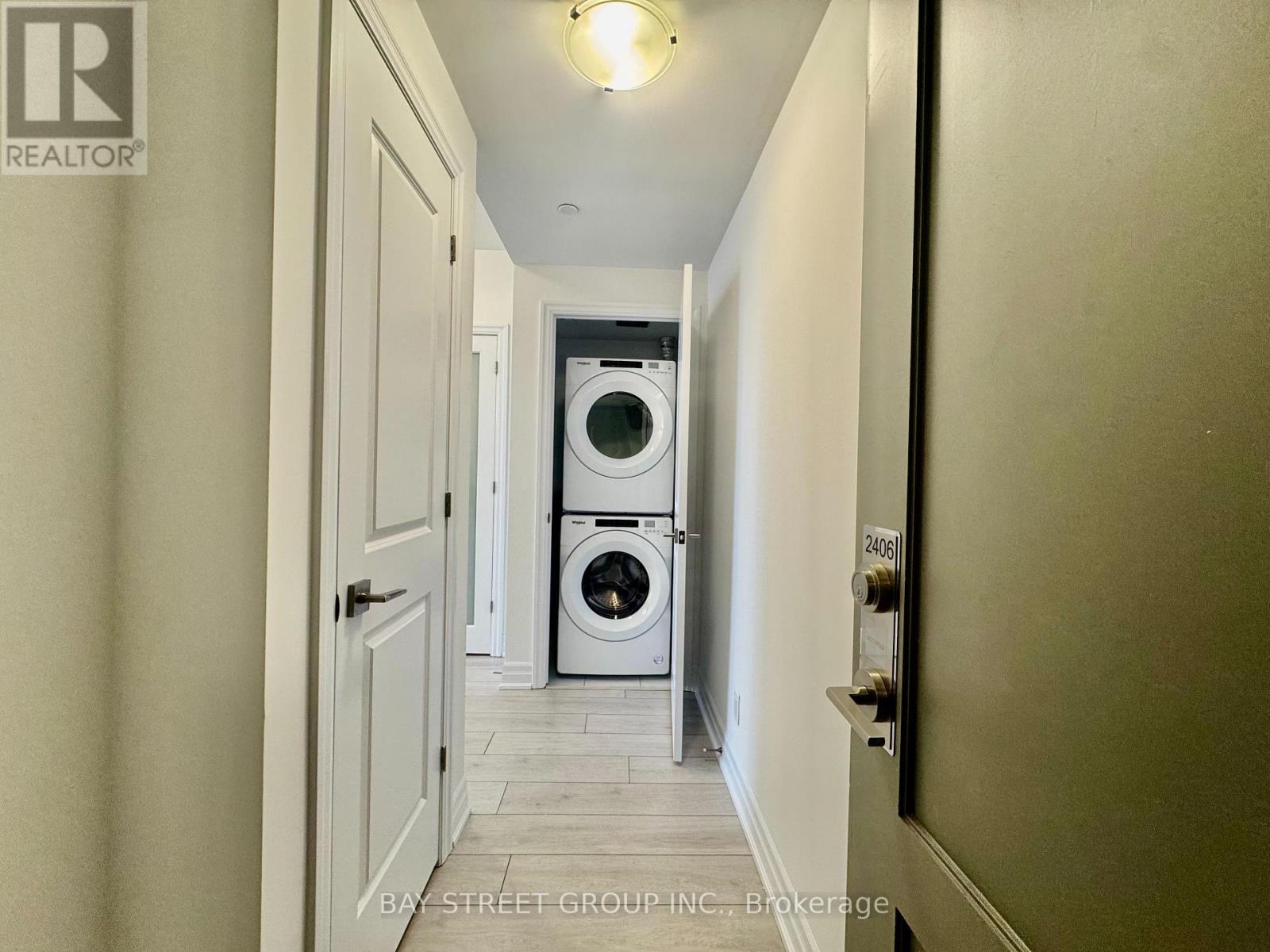 2406 - 30 Elm Drive W, Mississauga, Ontario  L5B 0N6 - Photo 4 - W12694040