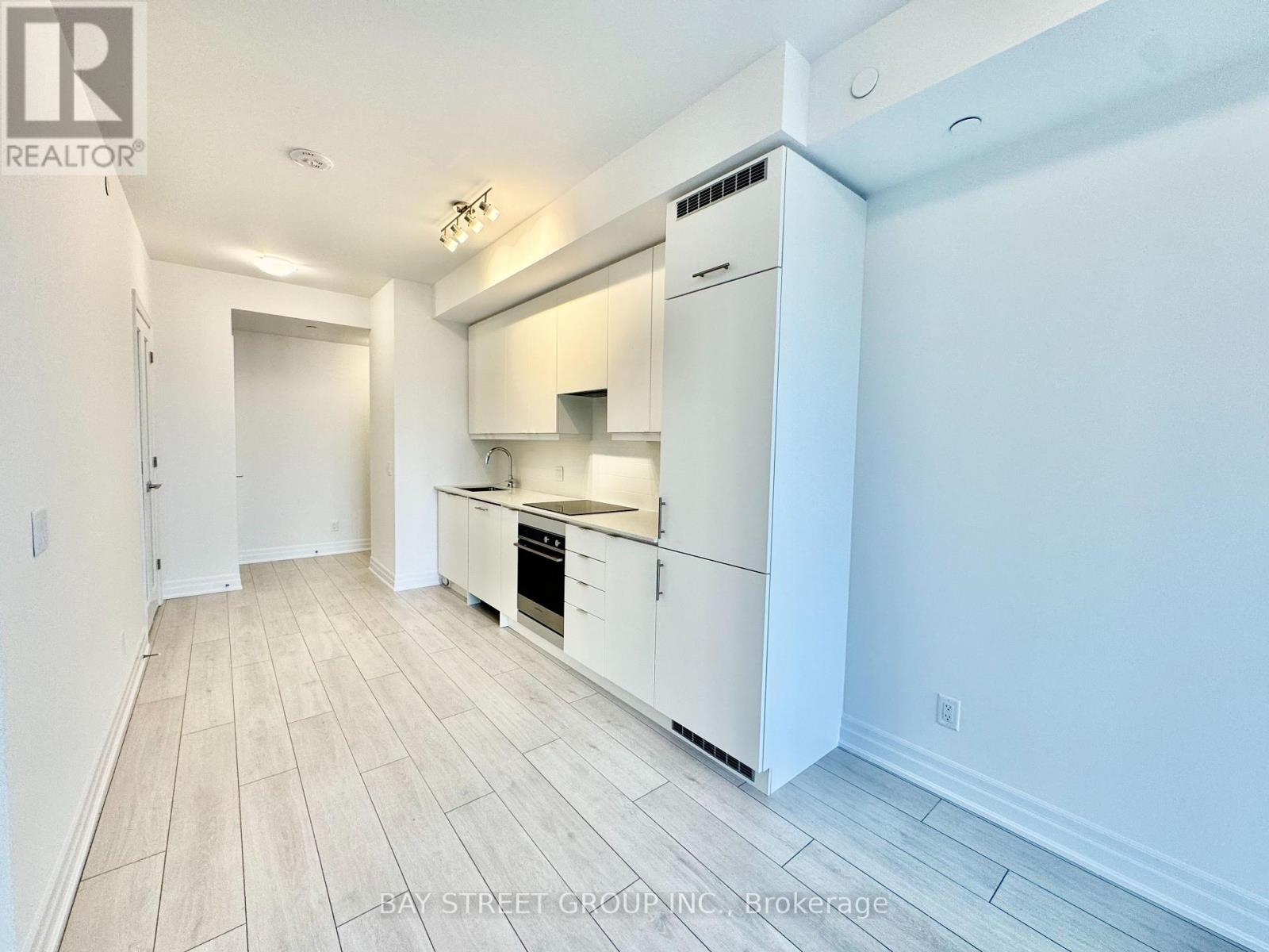 2406 - 30 Elm Drive W, Mississauga, Ontario  L5B 0N6 - Photo 9 - W12694040