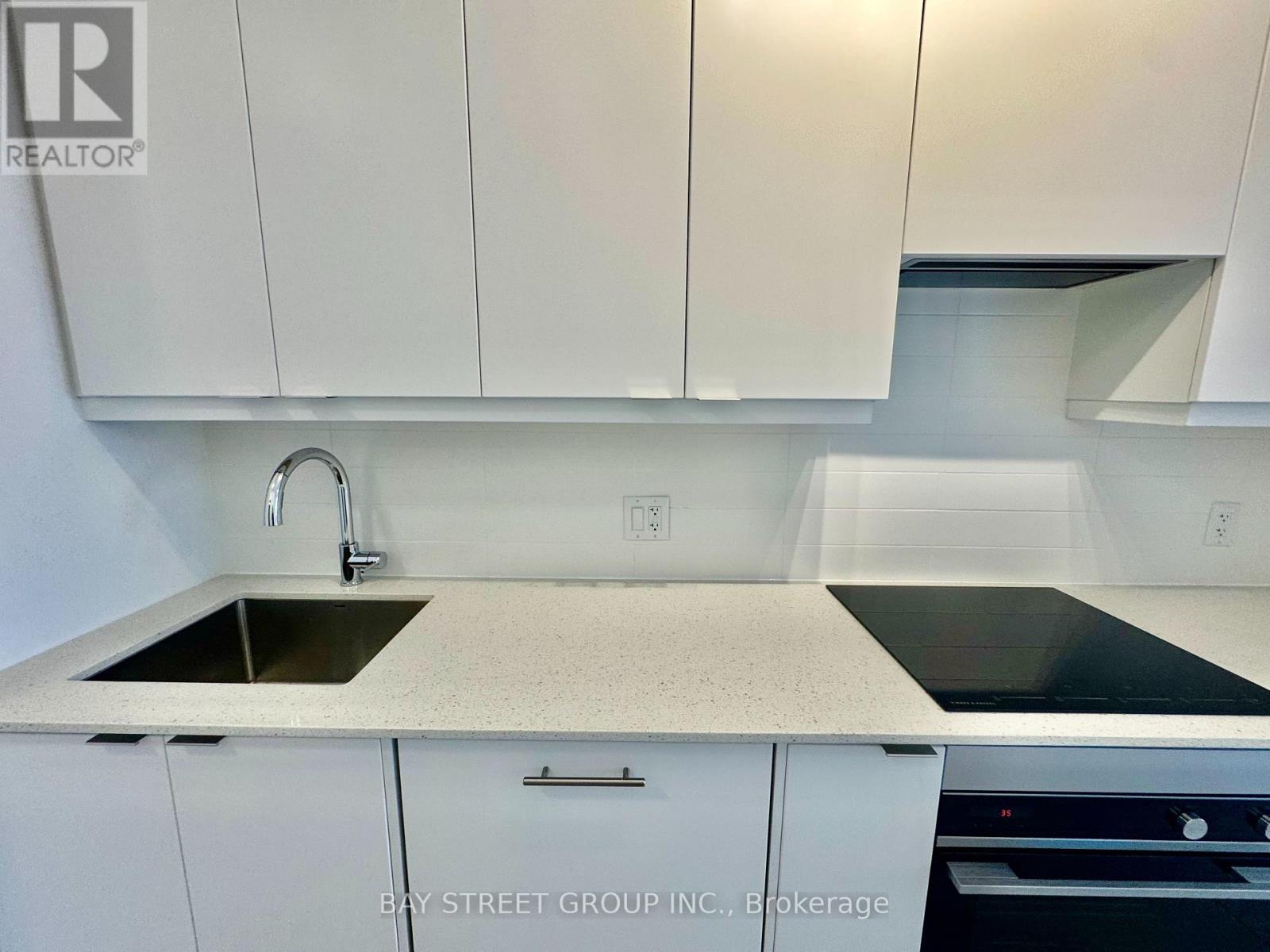 2406 - 30 Elm Drive W, Mississauga, Ontario  L5B 0N6 - Photo 8 - W12694040