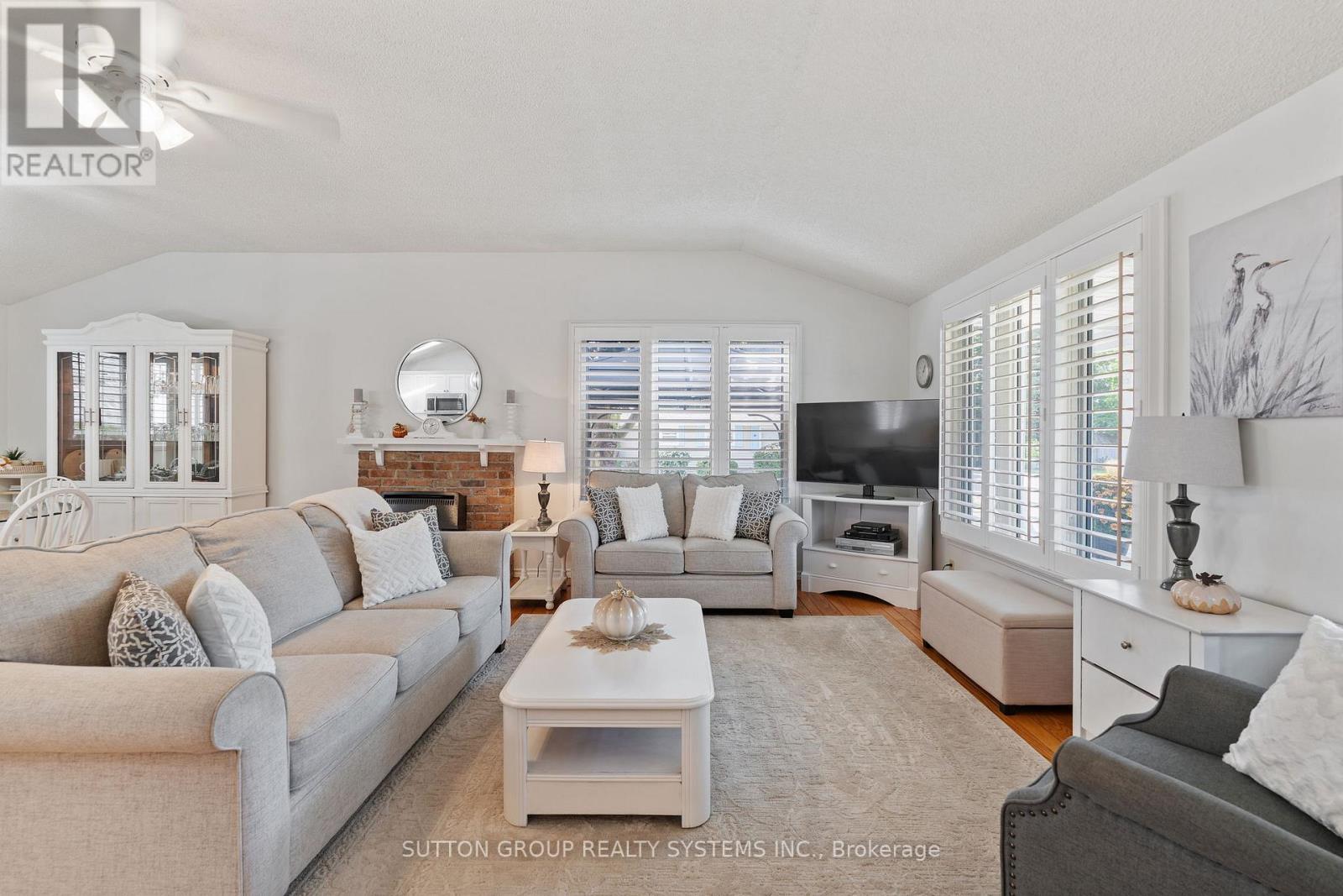 2031 Erie Street, Norfolk (Port Dover), Ontario  L5C 1E4 - Photo 5 - X12694064