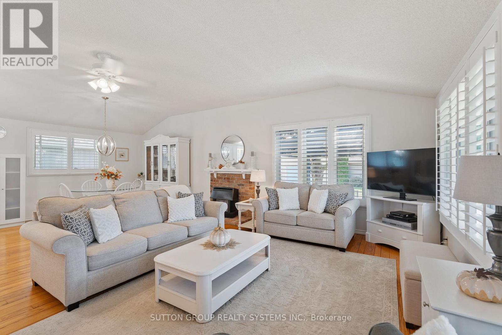 2031 Erie Street, Norfolk (Port Dover), Ontario  L5C 1E4 - Photo 7 - X12694064