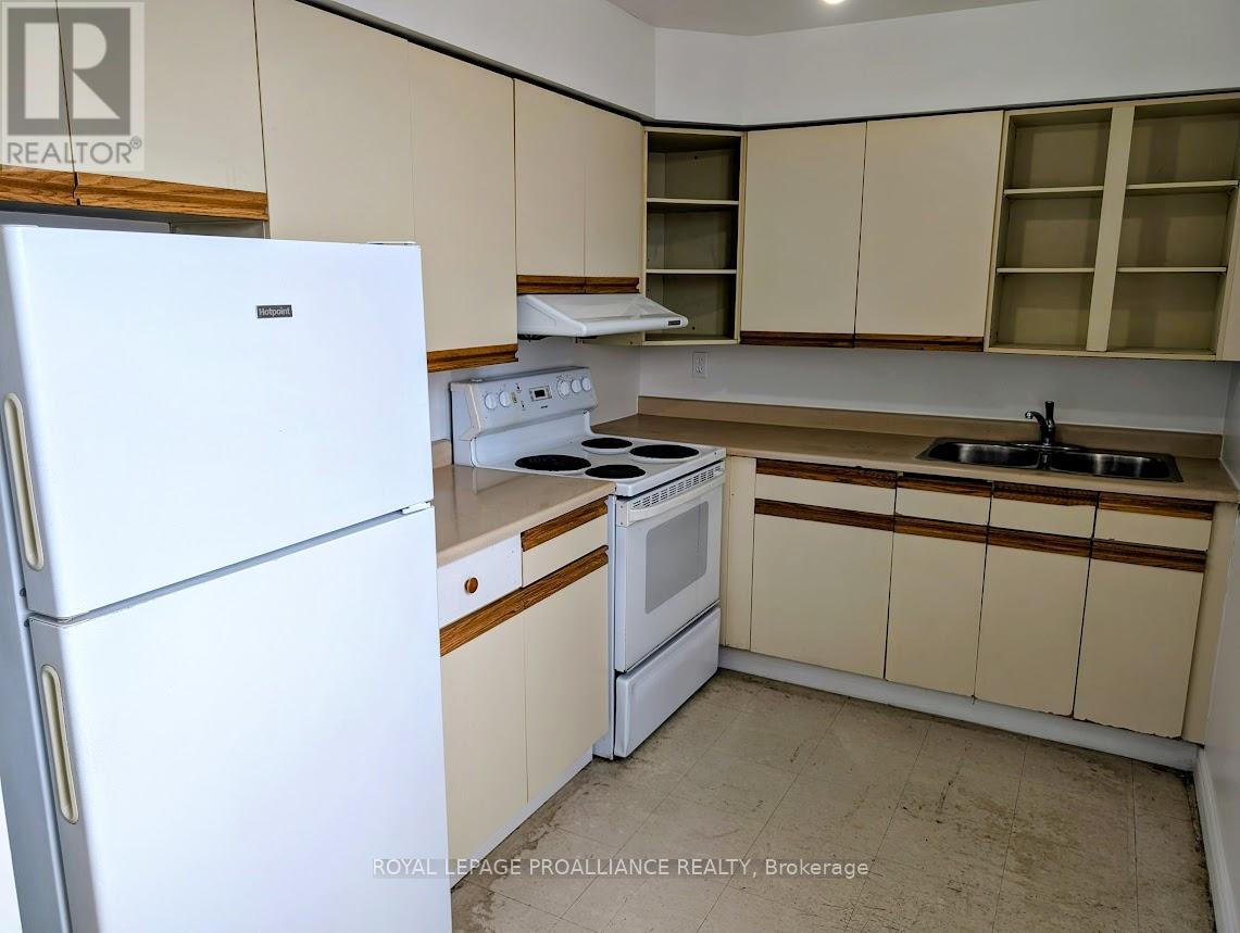 301 - 328 Aylmer Street, Peterborough, Ontario  K9H 3V6 - Photo 2 - X12694376