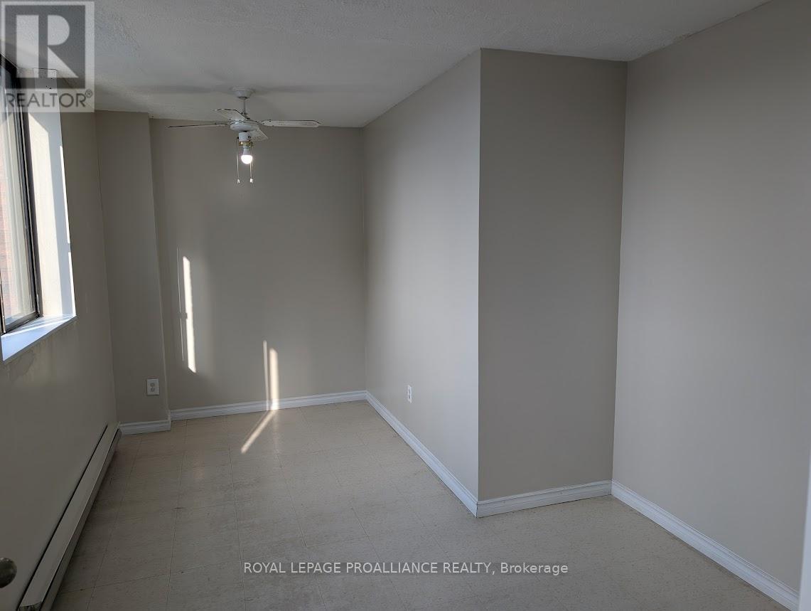 301 - 328 Aylmer Street, Peterborough, Ontario  K9H 3V6 - Photo 4 - X12694376