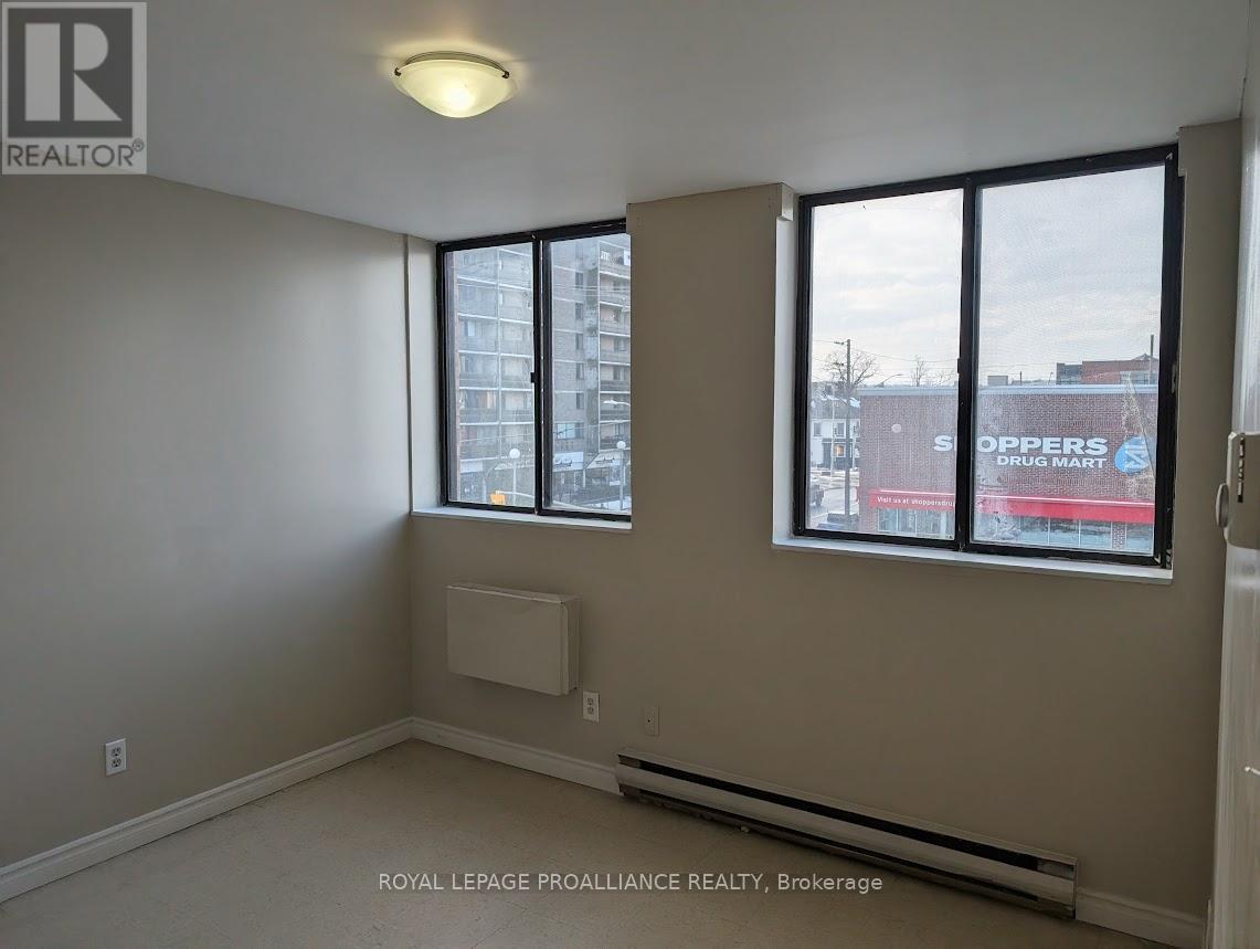 301 - 328 Aylmer Street, Peterborough, Ontario  K9H 3V6 - Photo 5 - X12694376