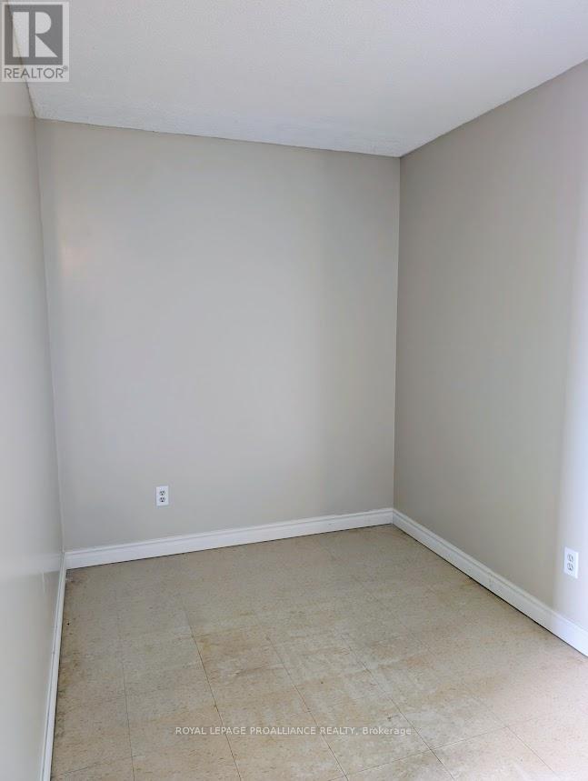 301 - 328 Aylmer Street, Peterborough, Ontario  K9H 3V6 - Photo 6 - X12694376