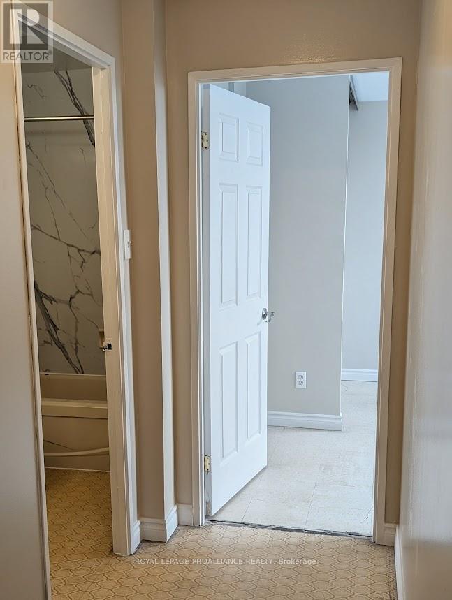 301 - 328 Aylmer Street, Peterborough, Ontario  K9H 3V6 - Photo 7 - X12694376