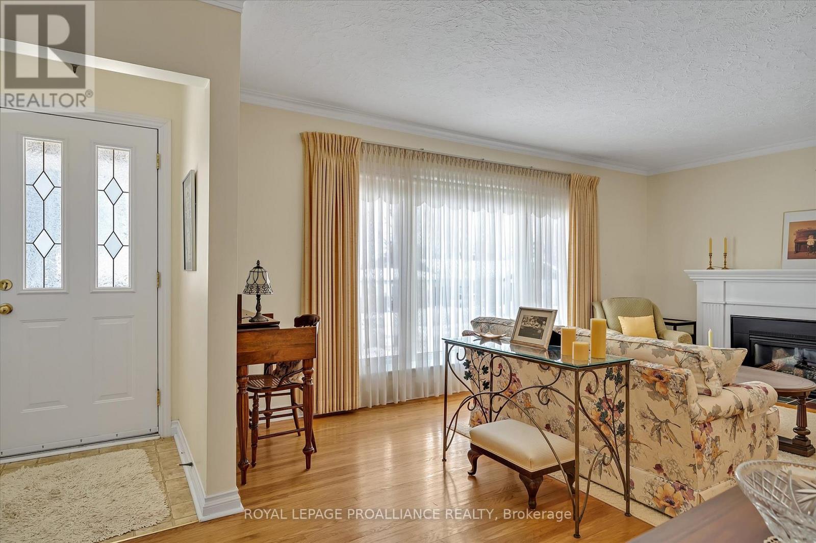 114 O'carroll Avenue, Peterborough, Ontario  K9H 4V3 - Photo 5 - X12694382