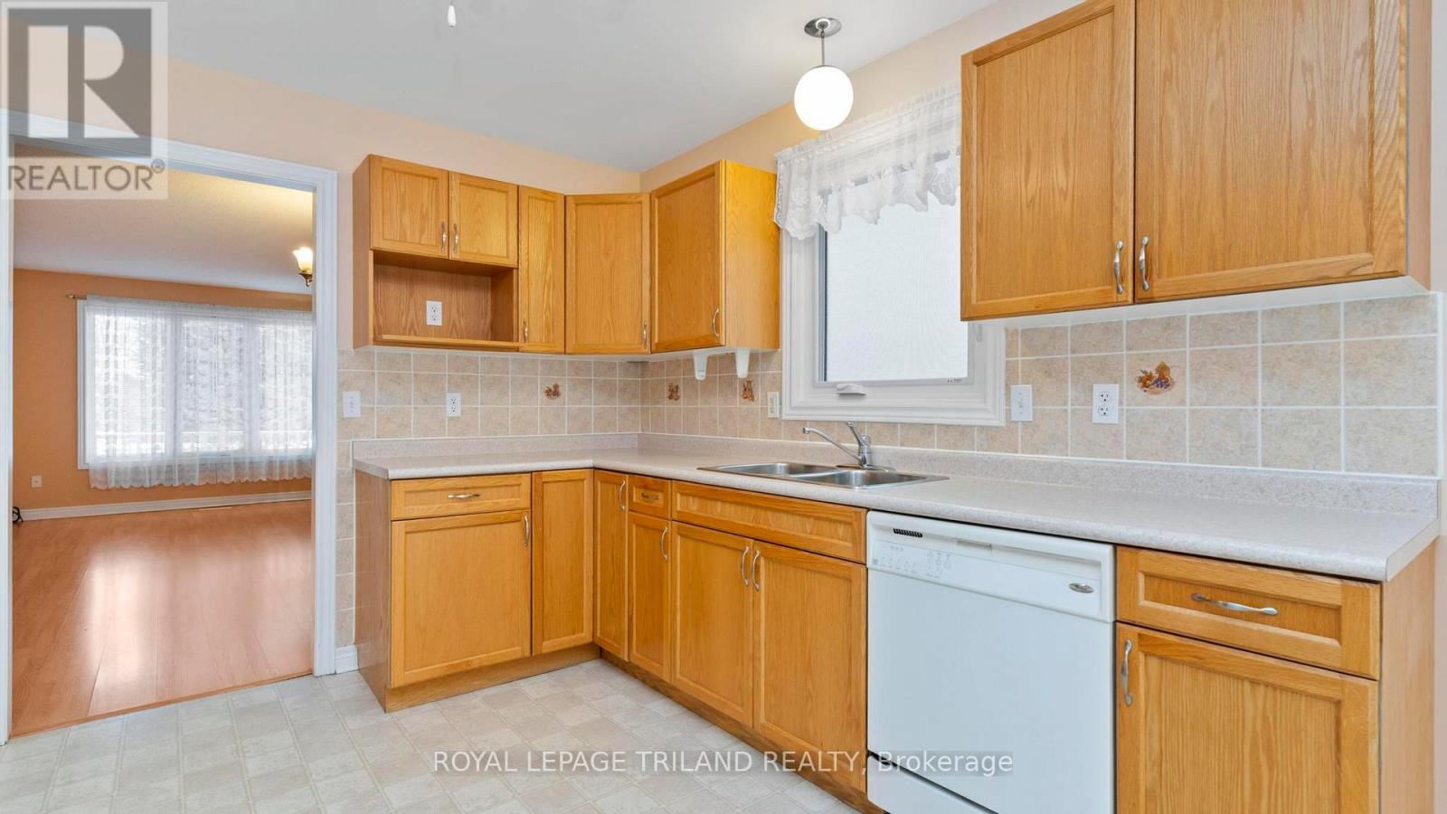 1553 Devos Drive, London North, Ontario  N5X 4K9 - Photo 12 - X12694398