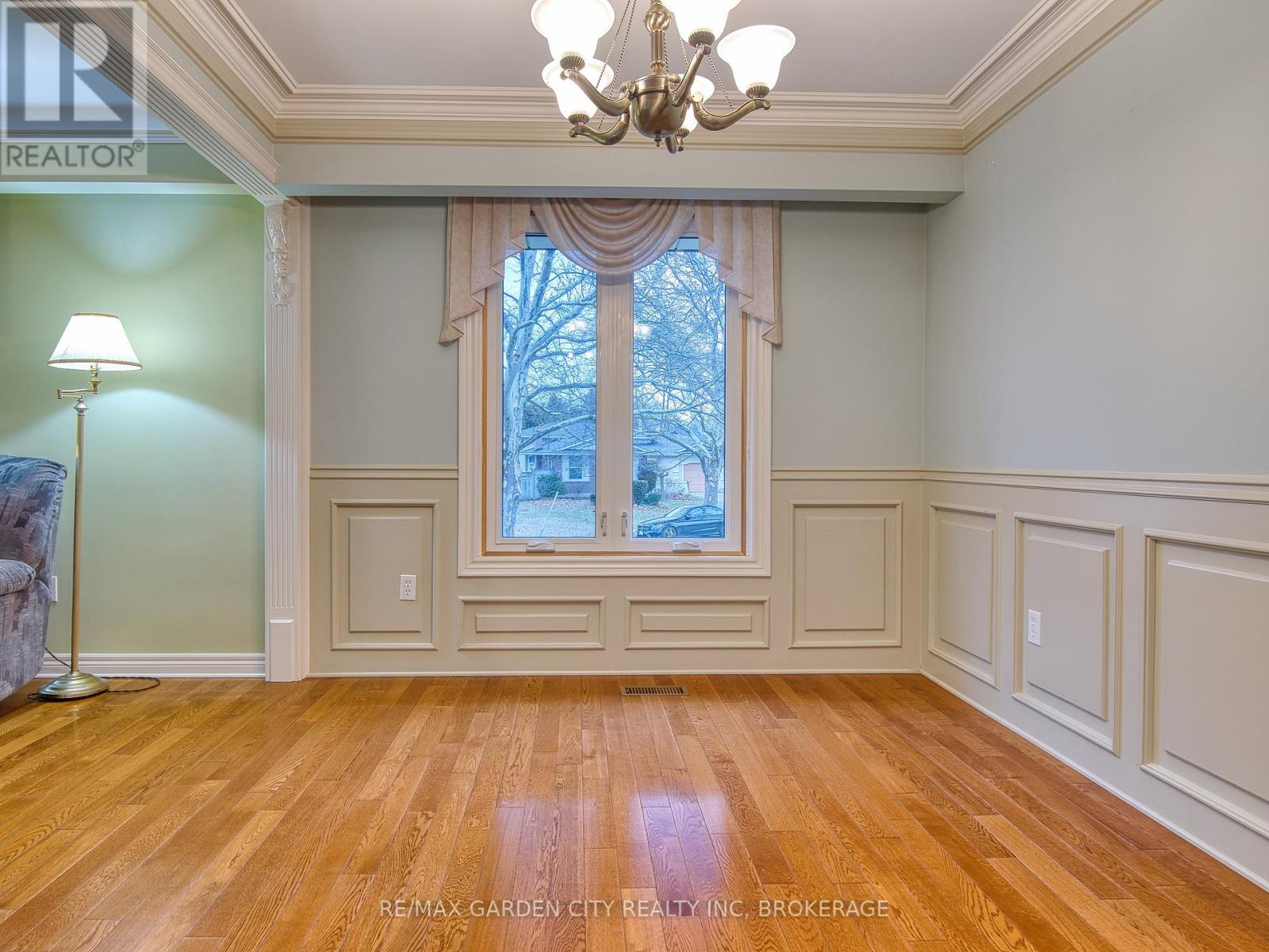 35 Crown Street, St. Catharines, Ontario  L2M 3L2 - Photo 15 - X12694732