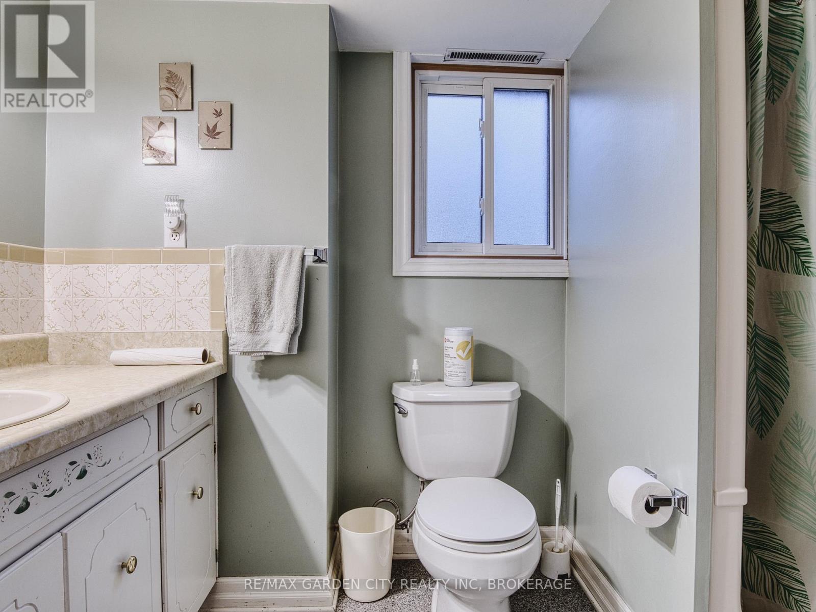 35 Crown Street, St. Catharines, Ontario  L2M 3L2 - Photo 28 - X12694732