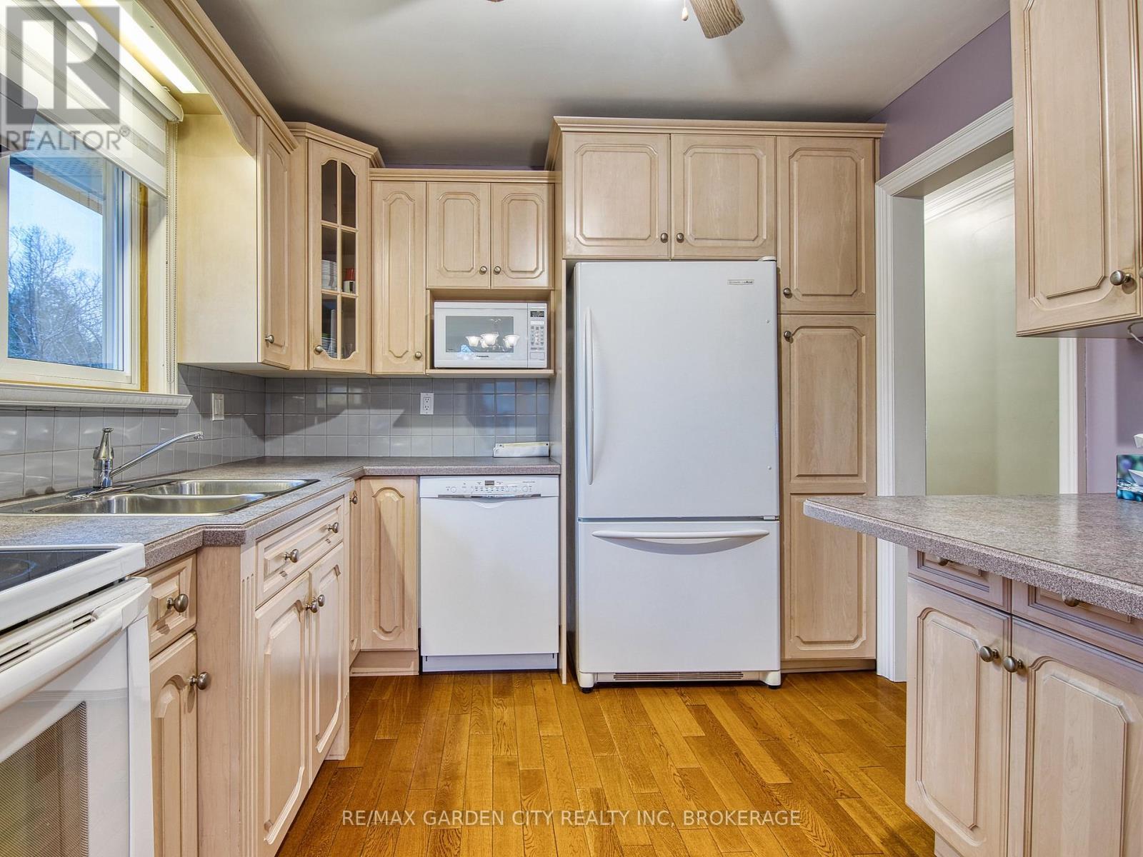 35 Crown Street, St. Catharines, Ontario  L2M 3L2 - Photo 16 - X12694732