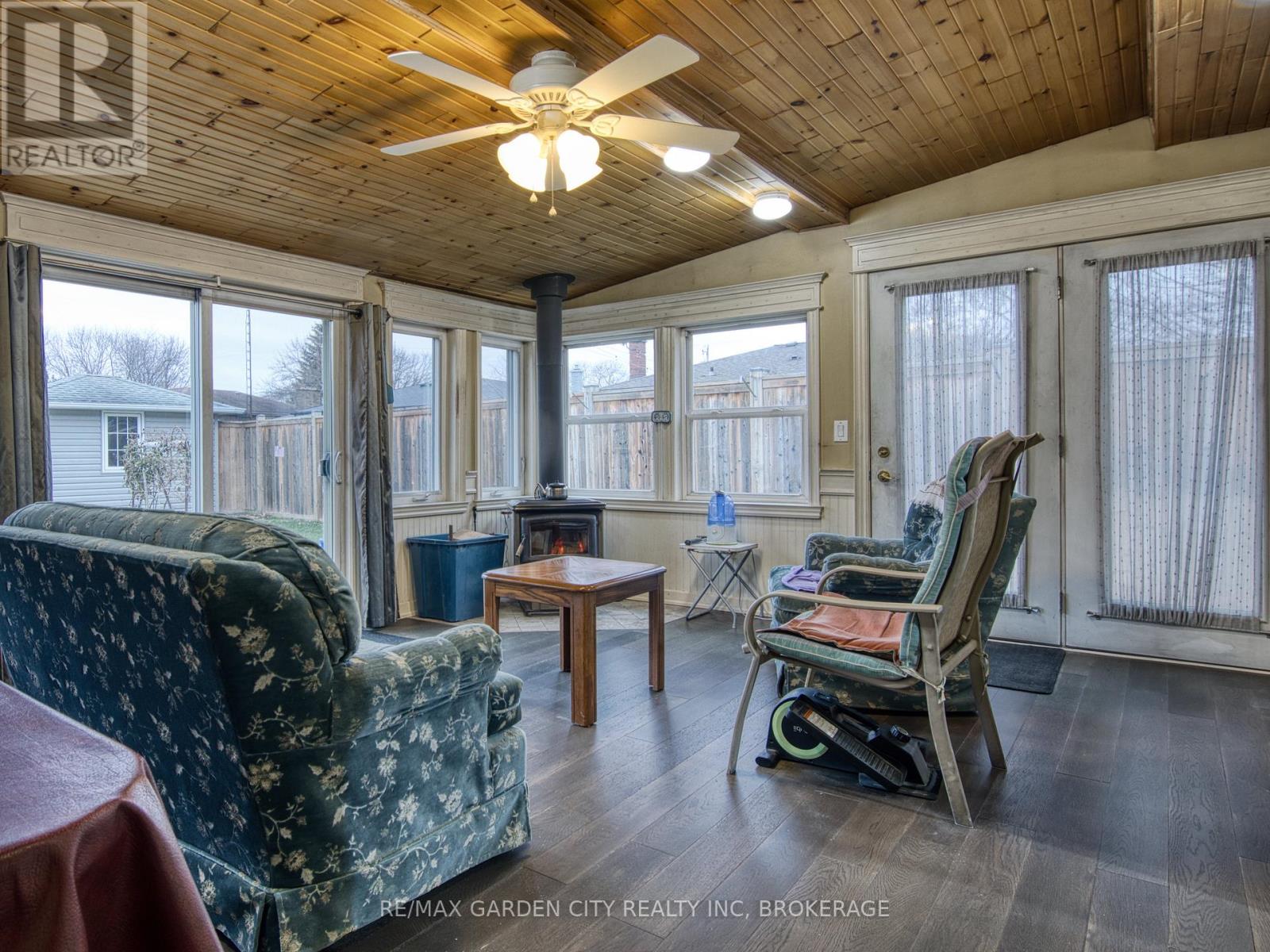 35 Crown Street, St. Catharines, Ontario  L2M 3L2 - Photo 8 - X12694732