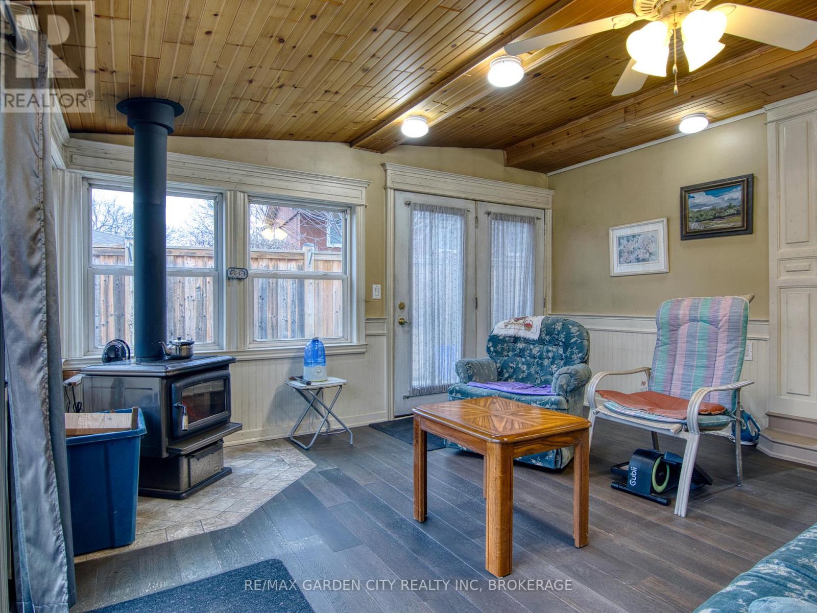 35 Crown Street, St. Catharines, Ontario  L2M 3L2 - Photo 9 - X12694732