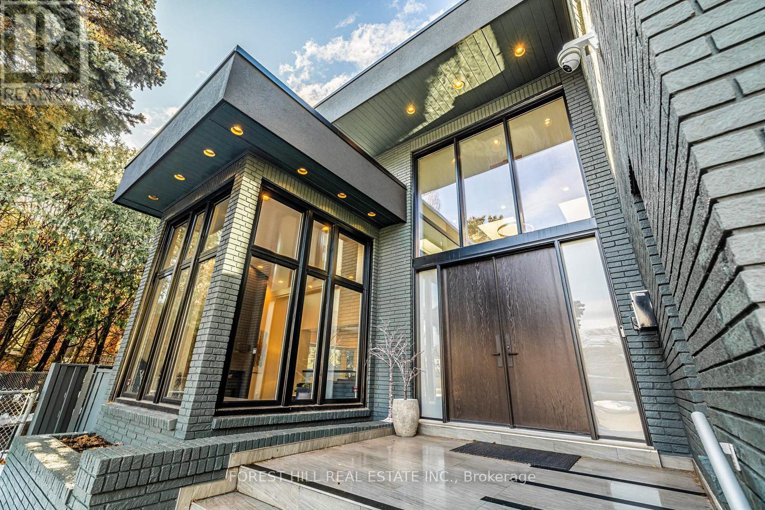 97 CLARINDA DRIVE, Toronto, Ontario