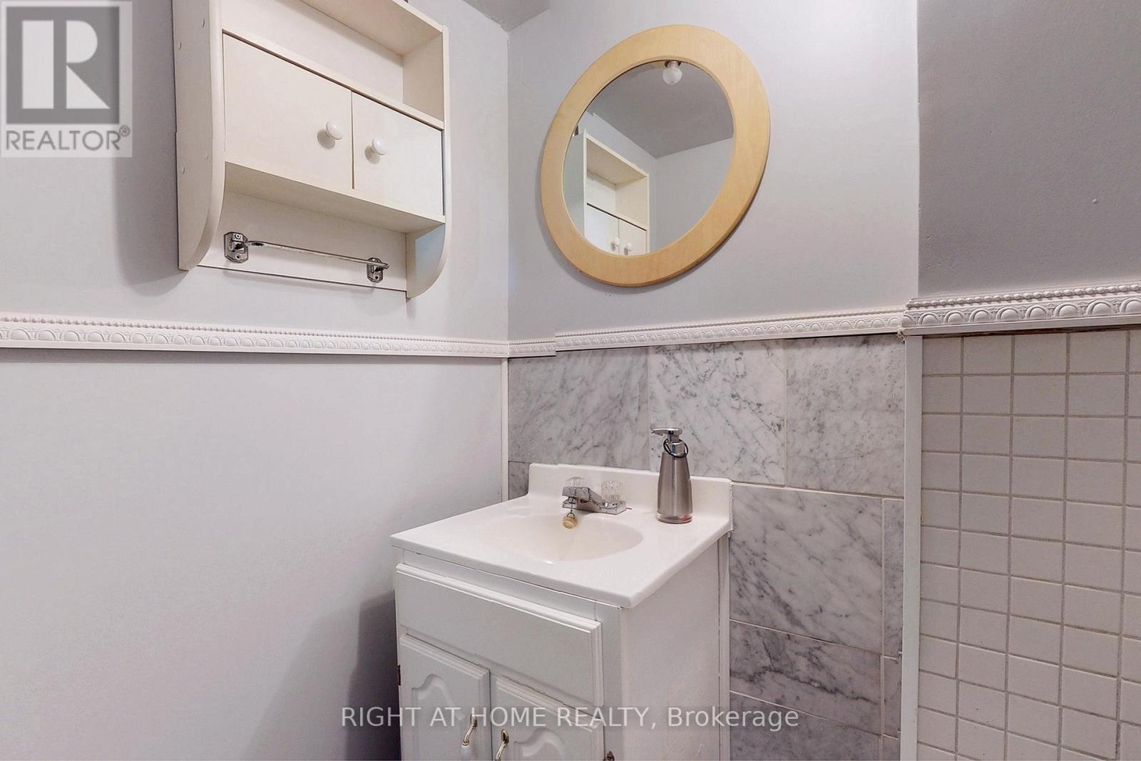 125 Fortrose Crescent, Toronto, Ontario  M3A 2H2 - Photo 32 - C12694396