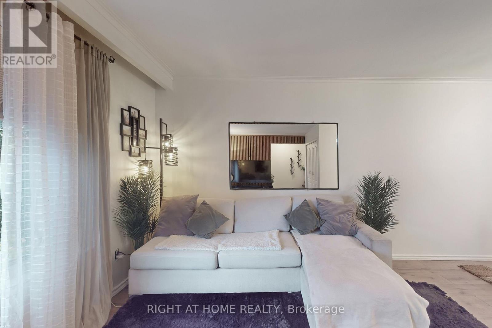 125 Fortrose Crescent, Toronto, Ontario  M3A 2H2 - Photo 4 - C12694396