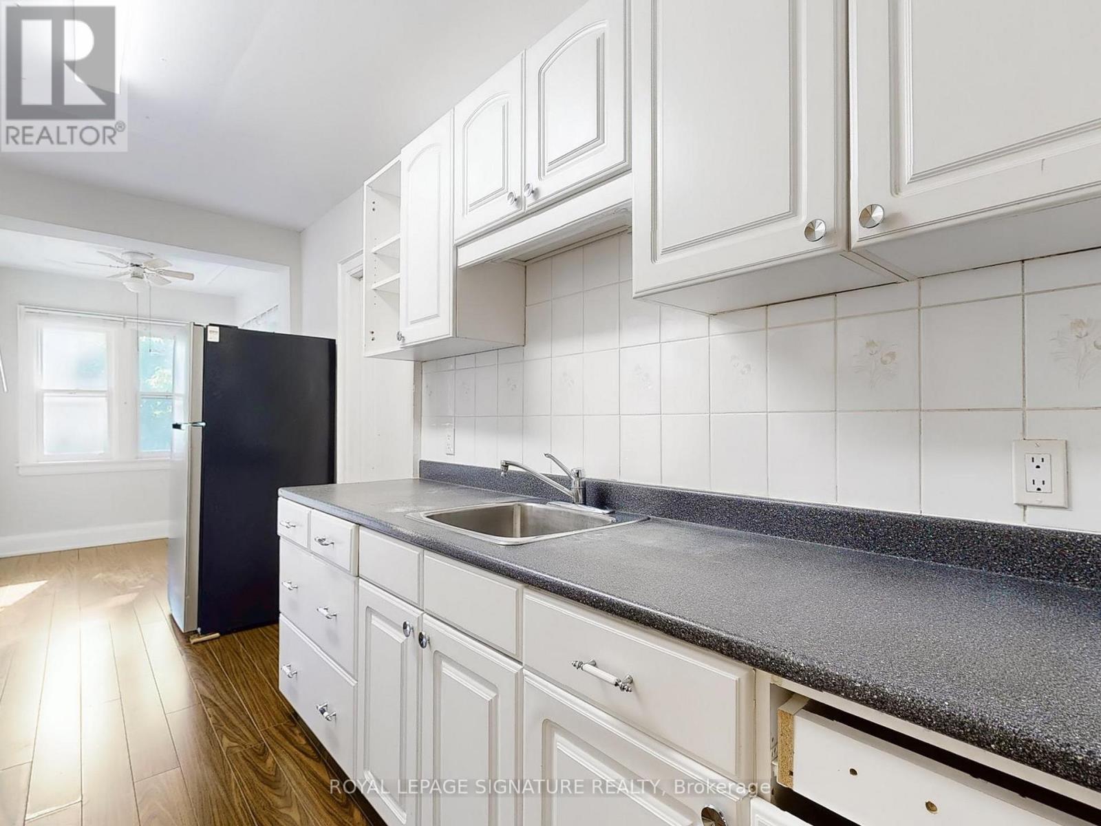 68 Castlewood Road, Toronto, Ontario  M5N 2L2 - Photo 16 - C12694434