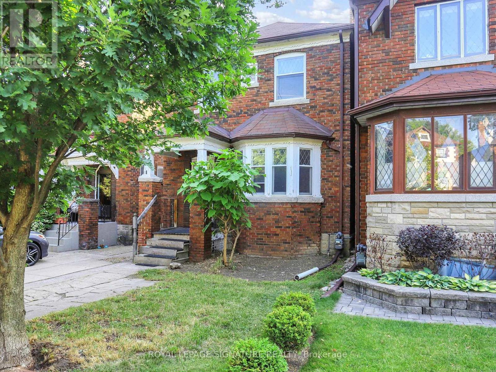 68 Castlewood Road, Toronto, Ontario  M5N 2L2 - Photo 4 - C12694434