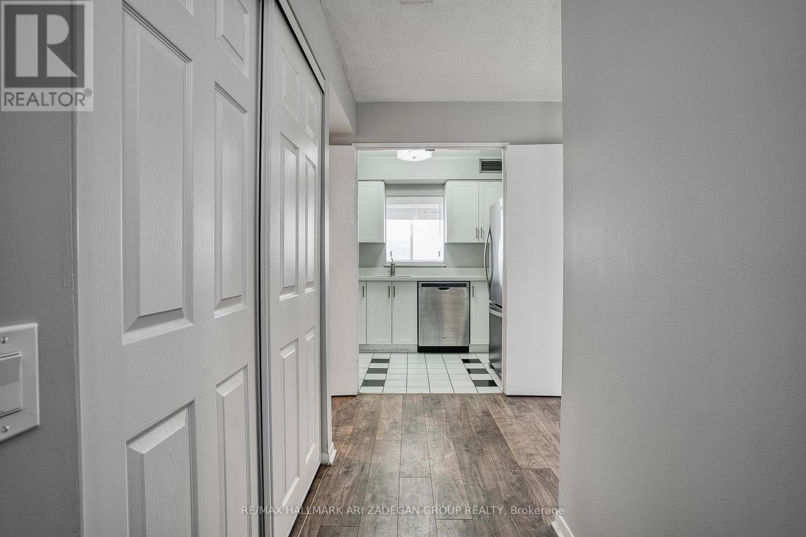 312 - 21 Overlea Boulevard, Toronto, Ontario  M4H 1P2 - Photo 5 - C12694452