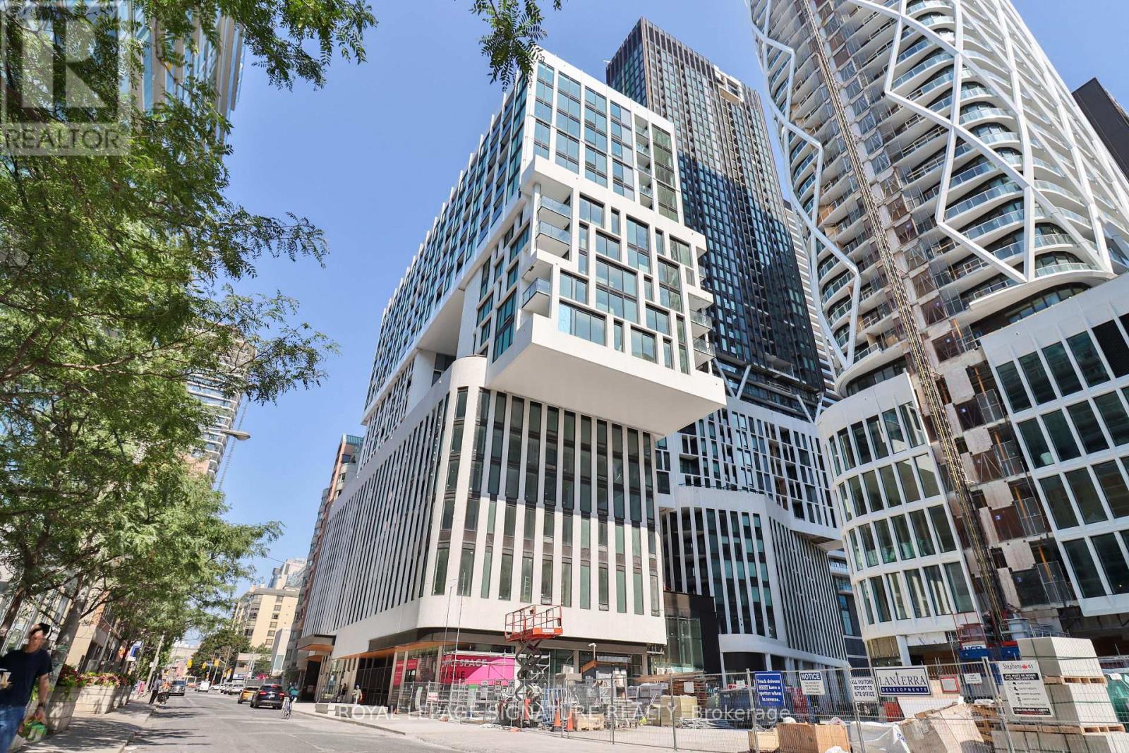 1411 - 121 St Patrick Street, Toronto, Ontario  M5T 3C1 - Photo 1 - C12694536