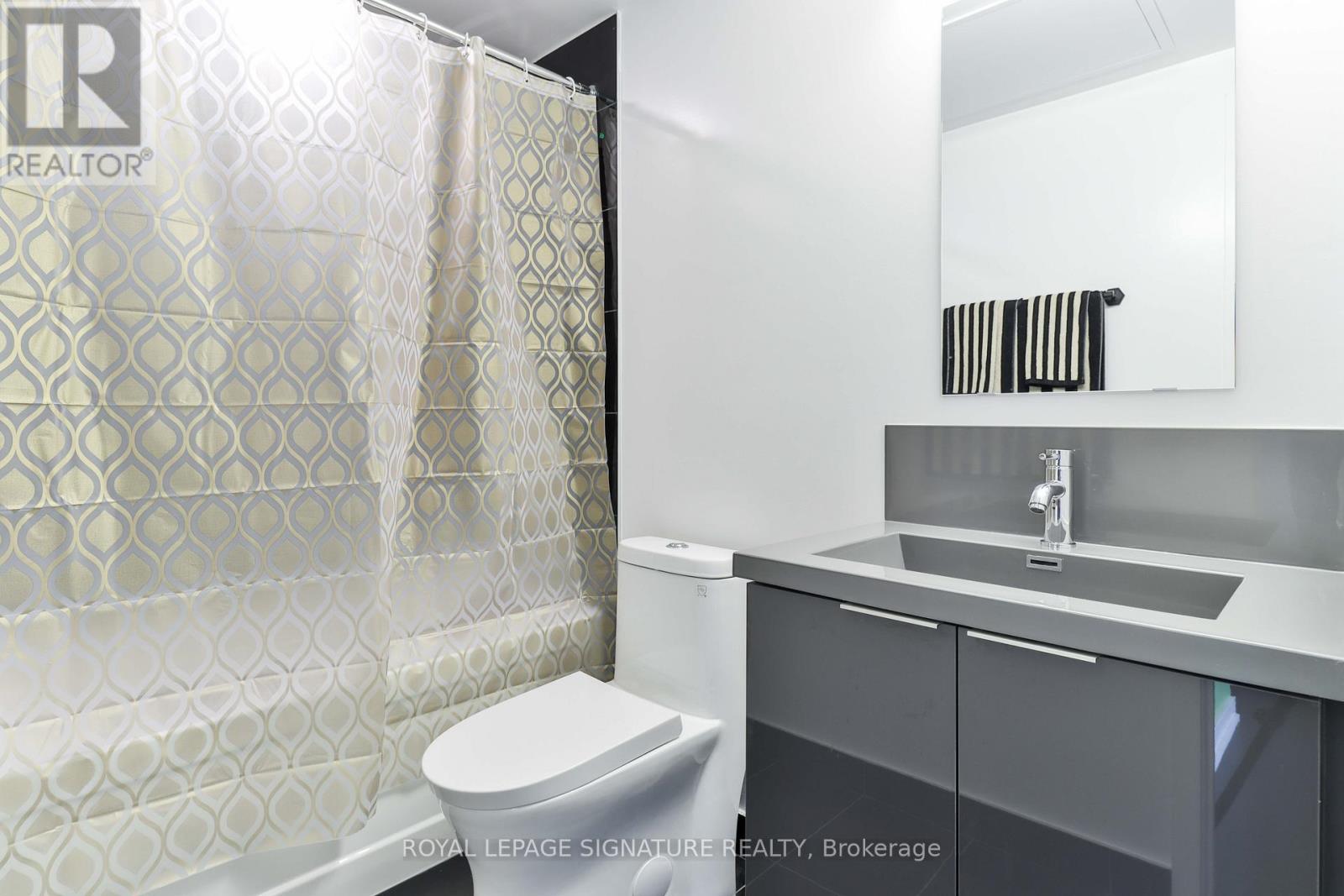 1411 - 121 St Patrick Street, Toronto, Ontario  M5T 3C1 - Photo 11 - C12694536