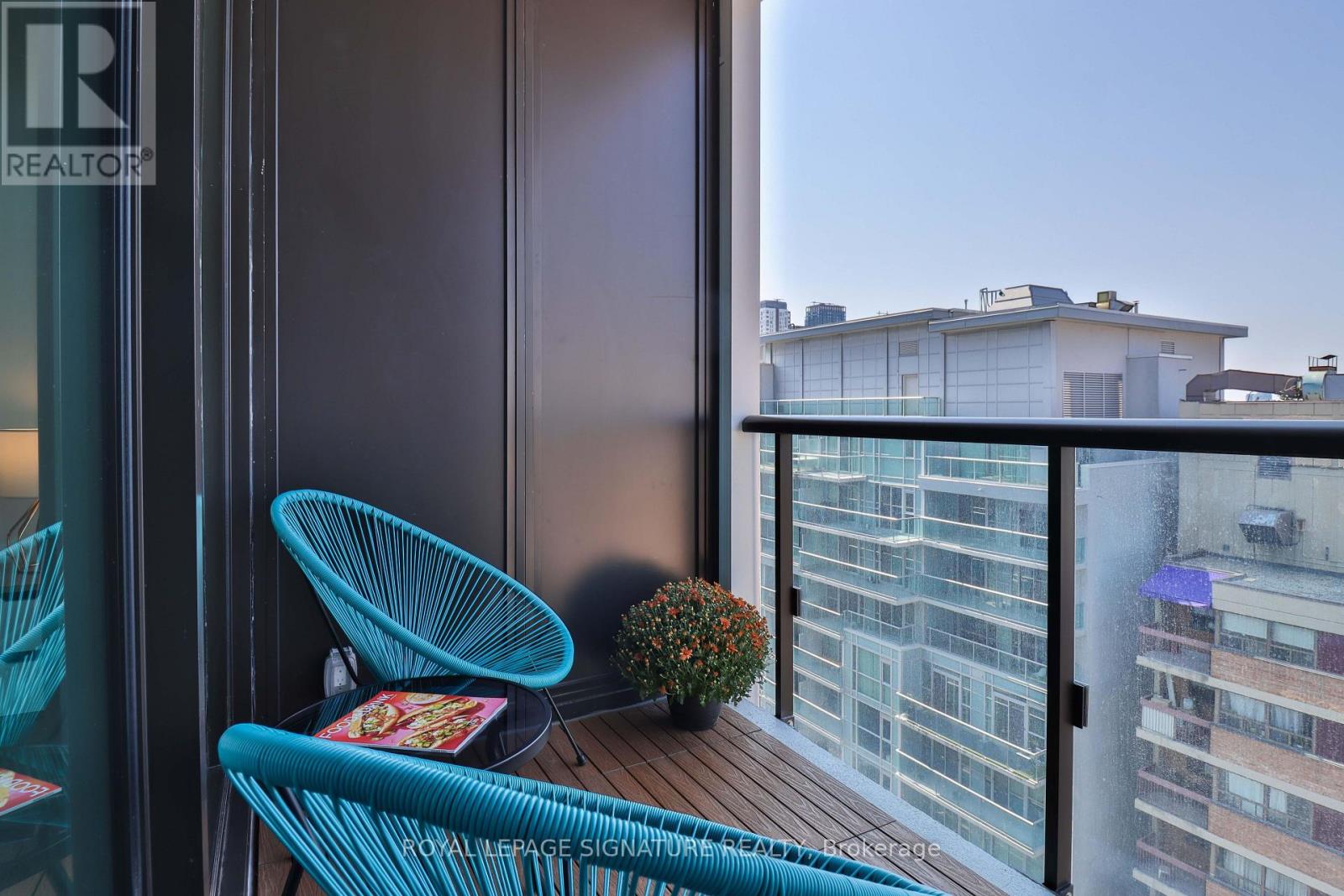 1411 - 121 St Patrick Street, Toronto, Ontario  M5T 3C1 - Photo 12 - C12694536