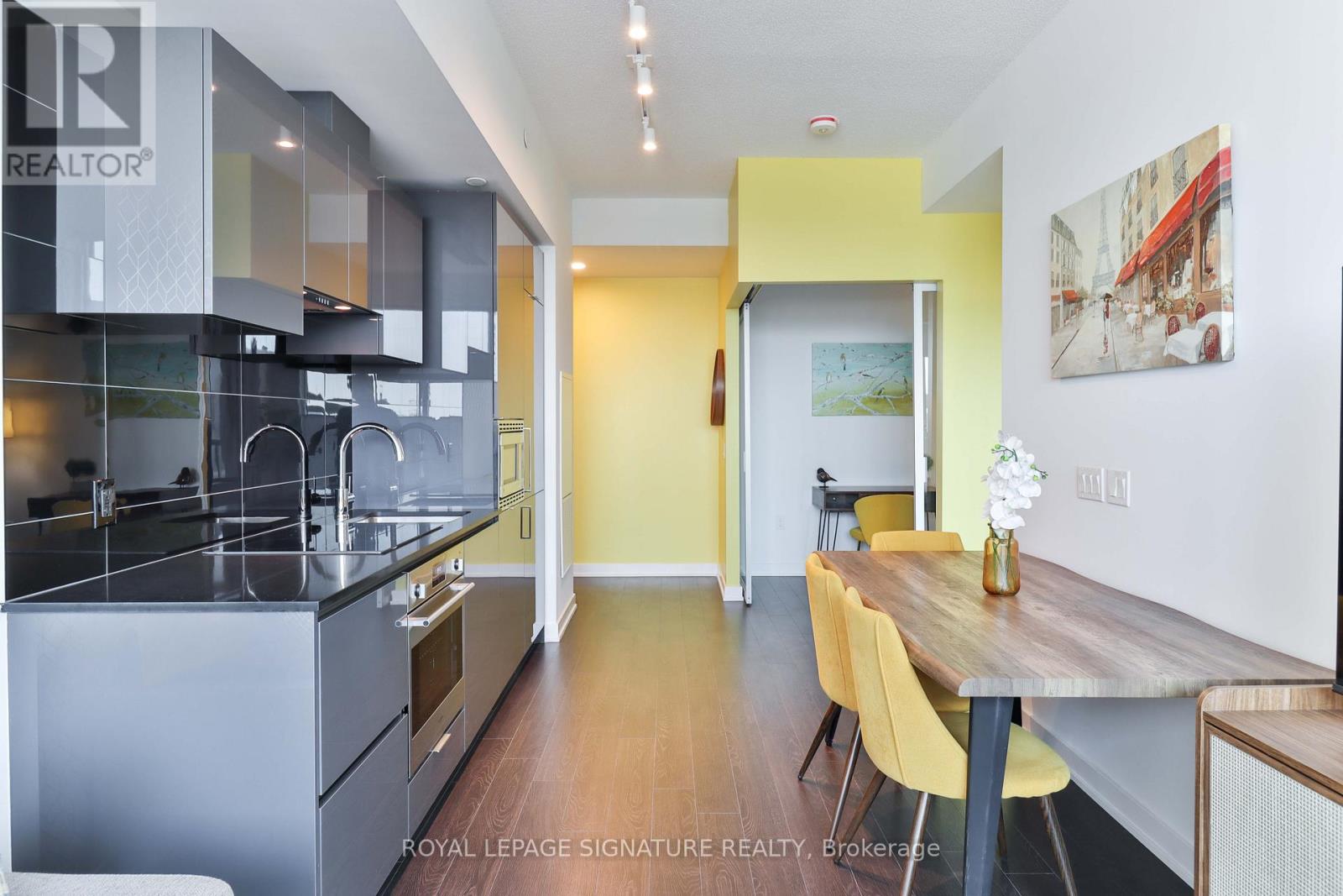 1411 - 121 St Patrick Street, Toronto, Ontario  M5T 3C1 - Photo 4 - C12694536