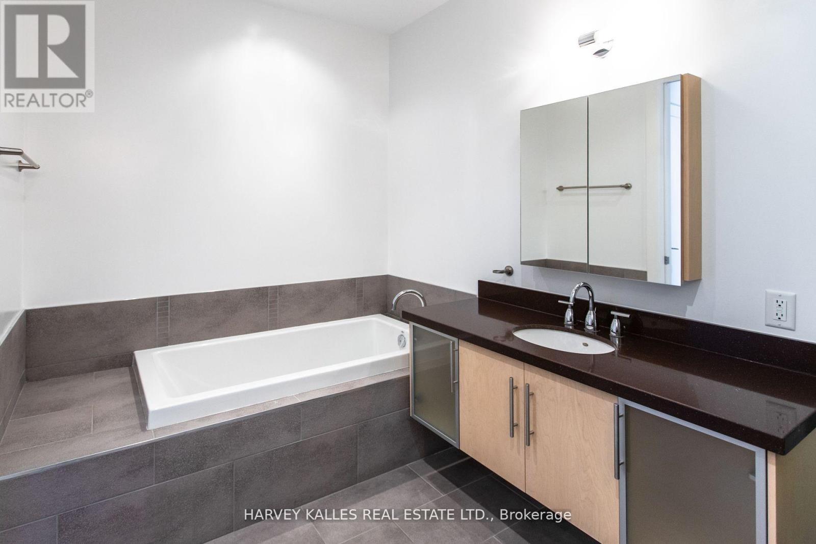 Ph2 - 20 Blue Jays Way, Toronto, Ontario  M5V 3W6 - Photo 17 - C12694694