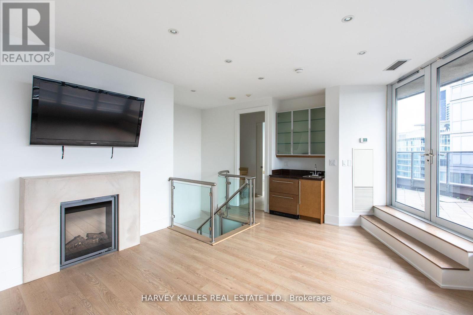 Ph2 - 20 Blue Jays Way, Toronto, Ontario  M5V 3W6 - Photo 33 - C12694694