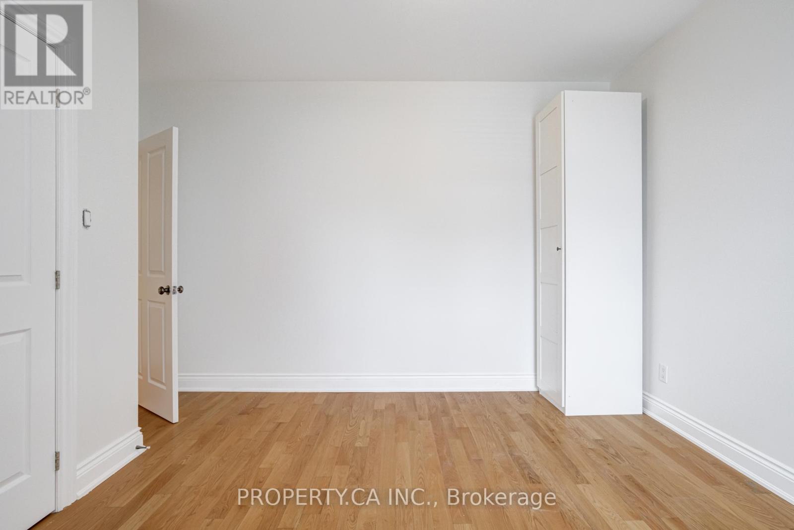 Upper - 21 D'arcy Street, Toronto, Ontario  M5T 1J8 - Photo 17 - C12694716