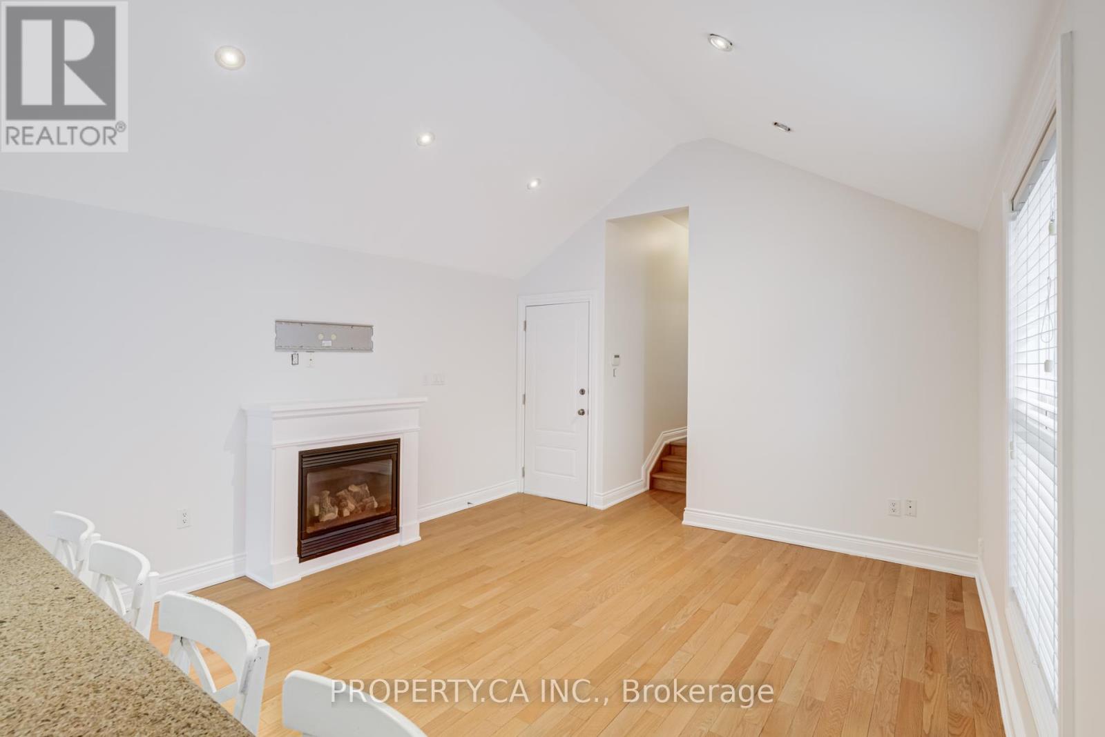 Upper - 21 D'arcy Street, Toronto, Ontario  M5T 1J8 - Photo 12 - C12694716