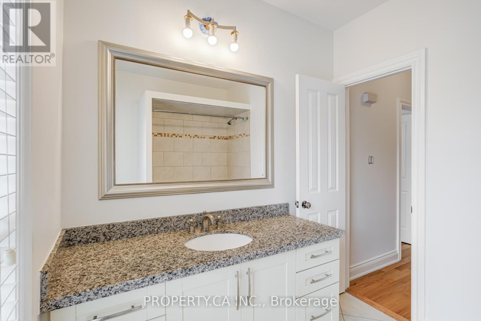 Upper - 21 D'arcy Street, Toronto, Ontario  M5T 1J8 - Photo 24 - C12694716