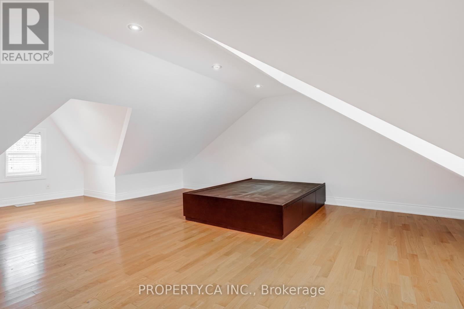 Upper - 21 D'arcy Street, Toronto, Ontario  M5T 1J8 - Photo 28 - C12694716