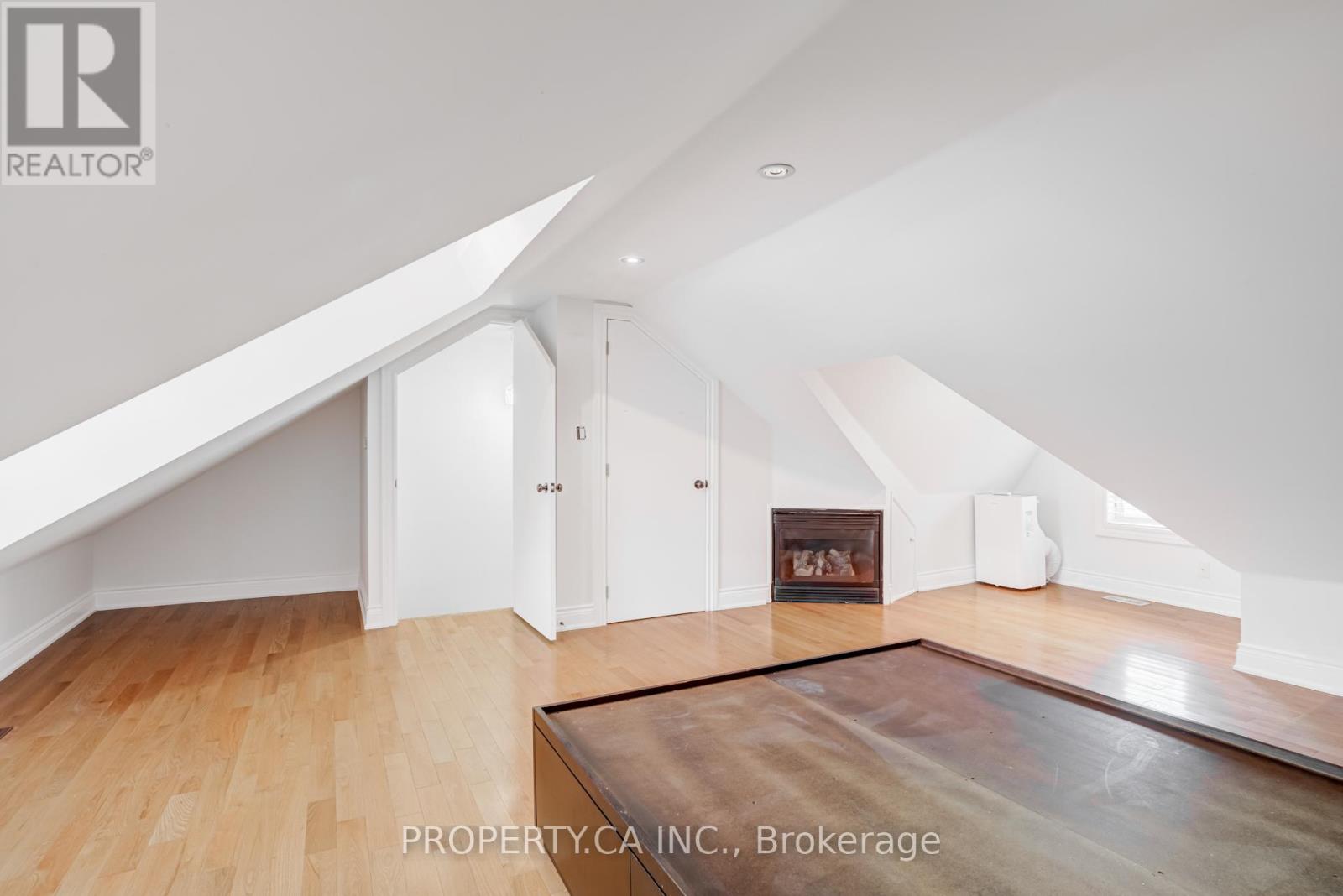 Upper - 21 D'arcy Street, Toronto, Ontario  M5T 1J8 - Photo 29 - C12694716