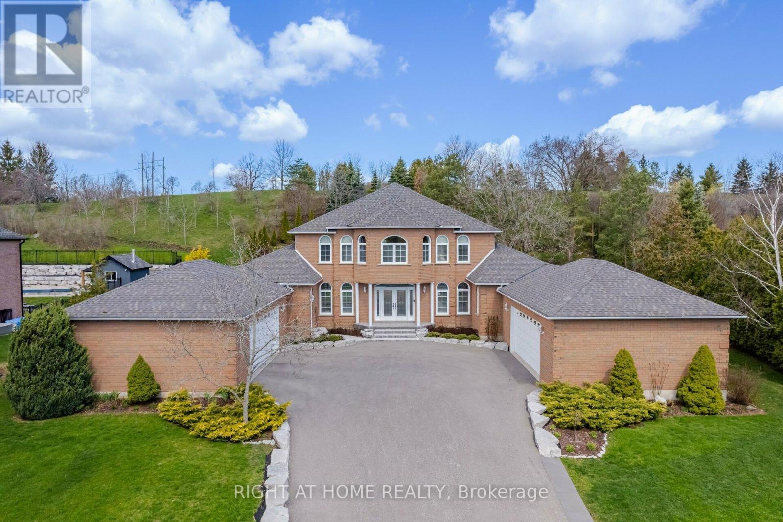 6 LORD DUNCAN COURT, Clarington, Ontario