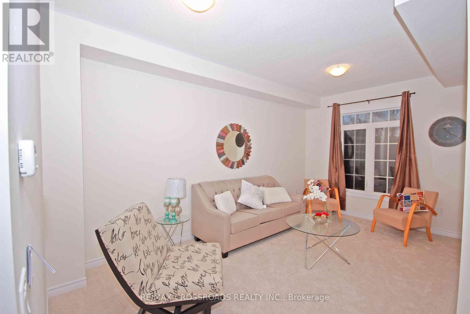 2370 Usman Road, Pickering, Ontario  L1X 0E1 - Photo 4 - E12694672