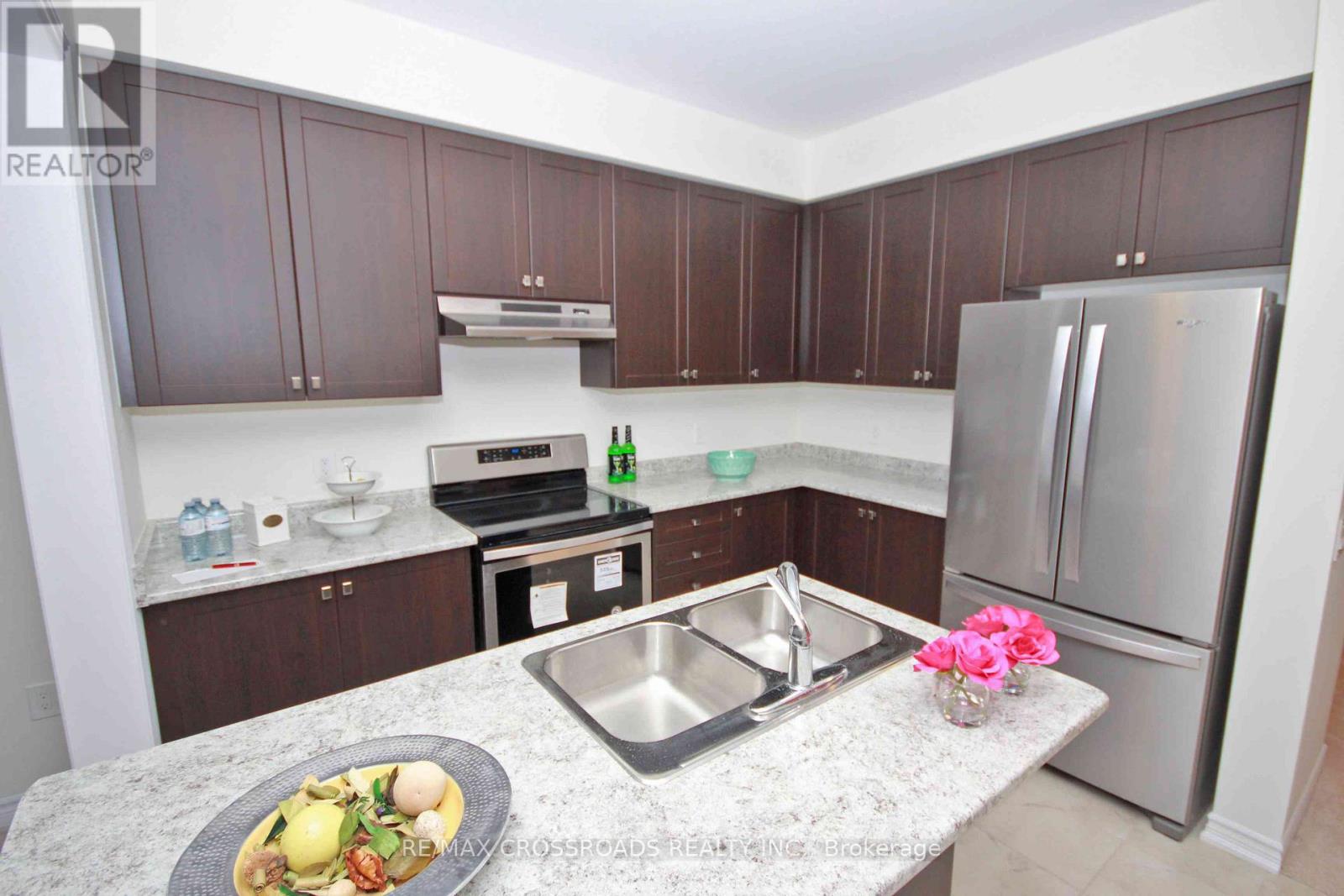 2370 Usman Road, Pickering, Ontario  L1X 0E1 - Photo 6 - E12694672