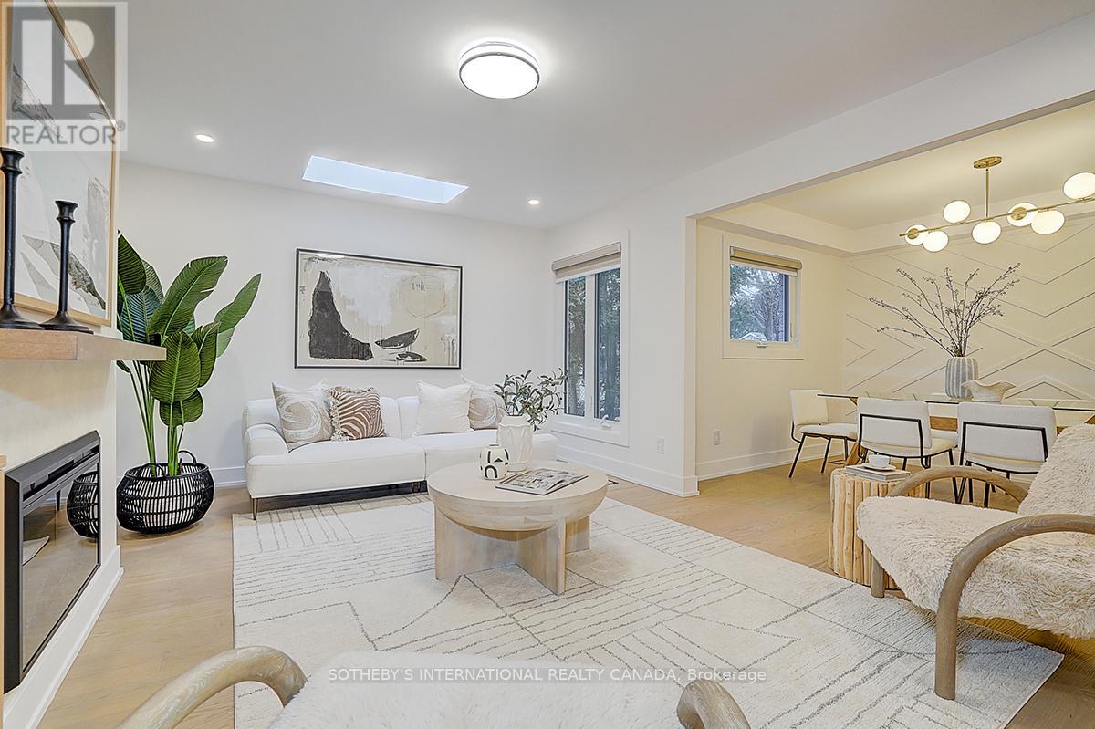 4 Dersingham Crescent, Markham, Ontario  L3T 4E7 - Photo 12 - N12694326