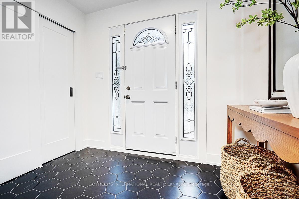 4 Dersingham Crescent, Markham, Ontario  L3T 4E7 - Photo 2 - N12694326