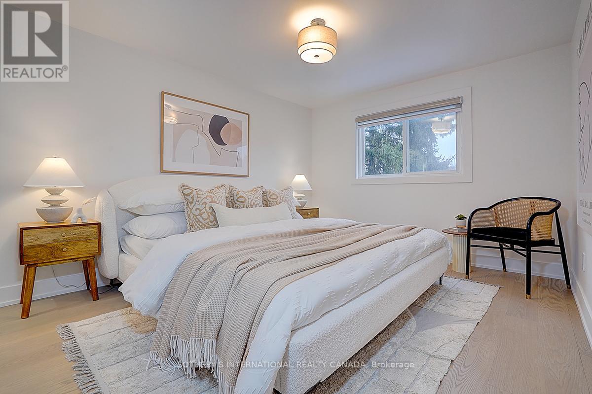 4 Dersingham Crescent, Markham, Ontario  L3T 4E7 - Photo 32 - N12694326