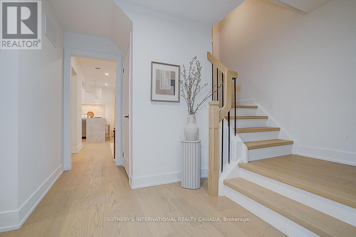 4 Dersingham Crescent, Markham, Ontario  L3T 4E7 - Photo 6 - N12694326