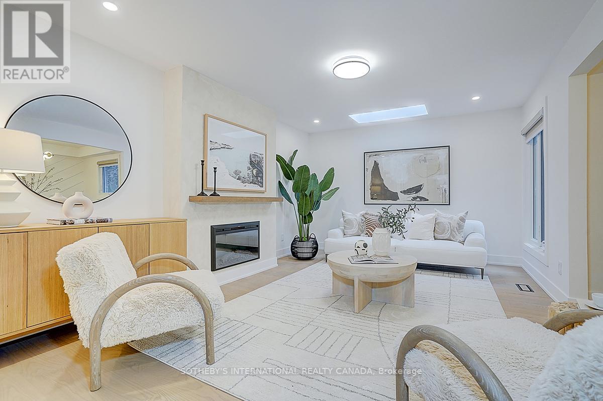 4 Dersingham Crescent, Markham, Ontario  L3T 4E7 - Photo 7 - N12694326