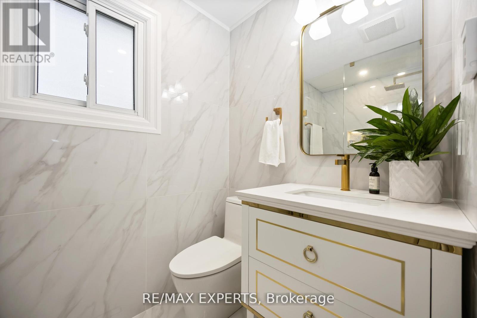 93 Stiver Drive, Newmarket (Bristol-London), Ontario  L3Y 7W2 - Photo 18 - N12694330