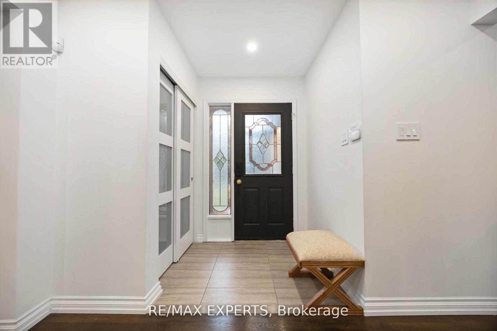 93 Stiver Drive, Newmarket (Bristol-London), Ontario  L3Y 7W2 - Photo 2 - N12694330