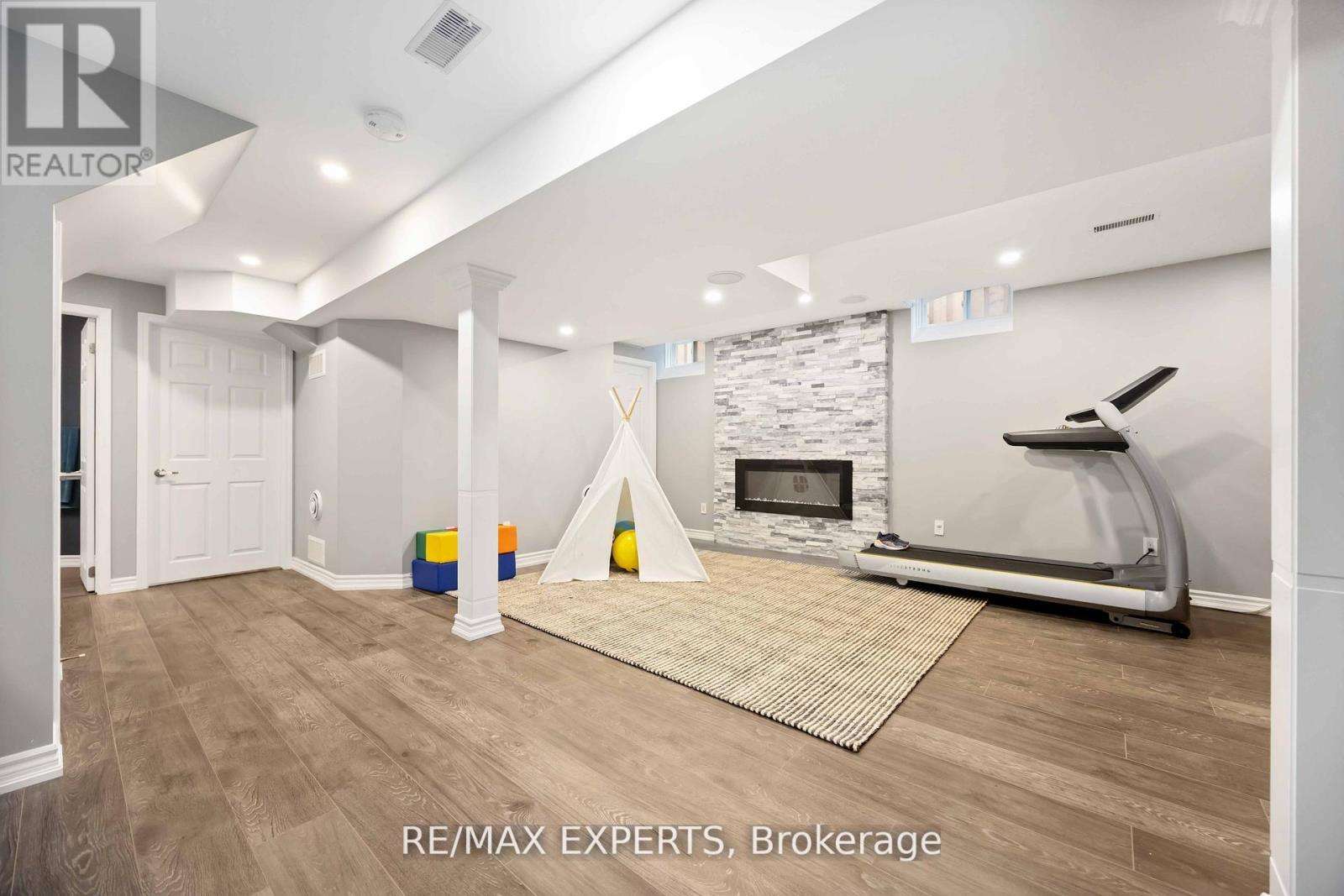 93 Stiver Drive, Newmarket (Bristol-London), Ontario  L3Y 7W2 - Photo 23 - N12694330