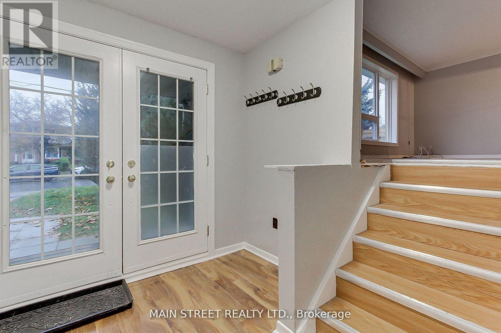 364 Agar Avenue, Bradford West Gwillimbury (Bradford), Ontario  L3Z 1H5 - Photo 2 - N12694450